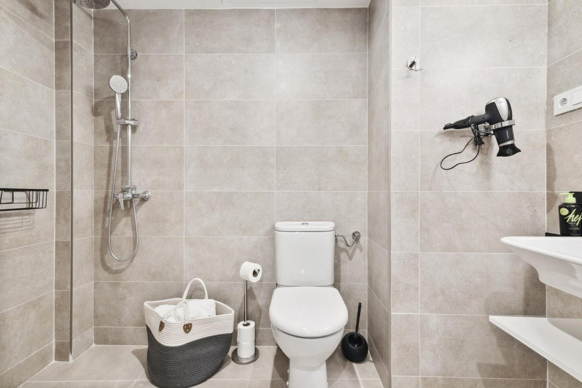 Limehome Valencia Carrer Del Pare Palau I Quer Buitenkant foto